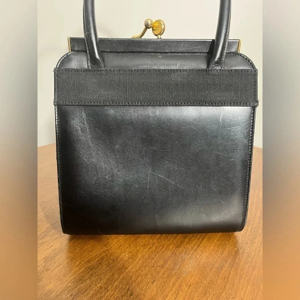Vintage Salvatore Ferragamo Vala‎ Small Black Leather purse - Picture 6 of 15